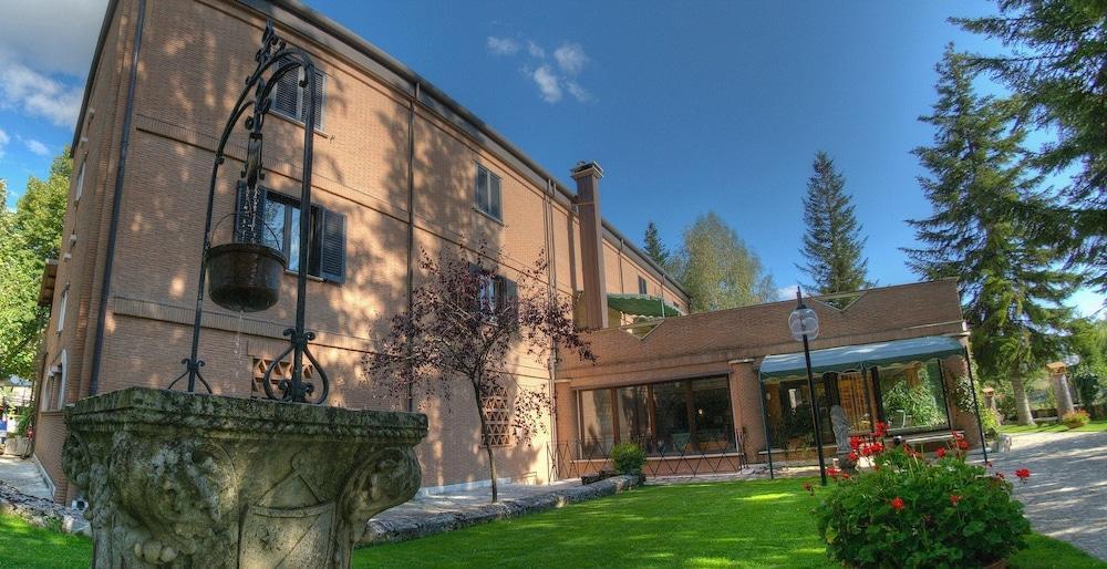 Lh Albergo Il Picchio 佩斯卡塞罗利 外观 照片