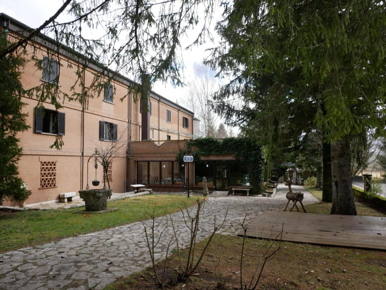 Lh Albergo Il Picchio 佩斯卡塞罗利 外观 照片