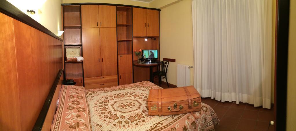Lh Albergo Il Picchio 佩斯卡塞罗利 客房 照片