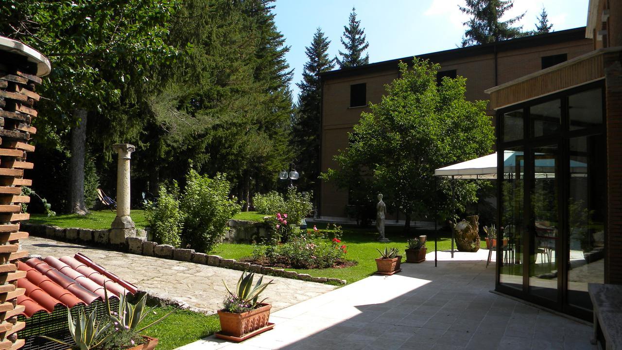 Lh Albergo Il Picchio 佩斯卡塞罗利 外观 照片